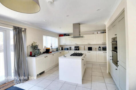Plover Green, Stafford 5 bed detached house for sale