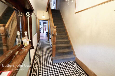5 bedroom semi-detached house for sale