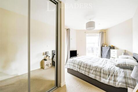 Lyons Crescent, Tonbridge, Kent 1 bed apartment for sale