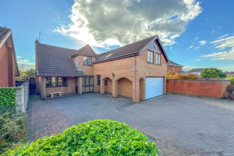 5 bedroom detached house for sale