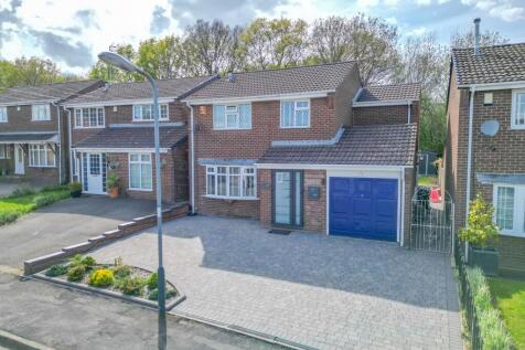 Bettina Close, Nuneaton CV10 4 bed detached house for sale