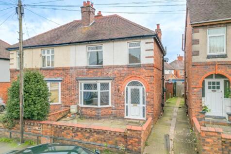 Richmond Road, Nuneaton CV11 3 bed semi