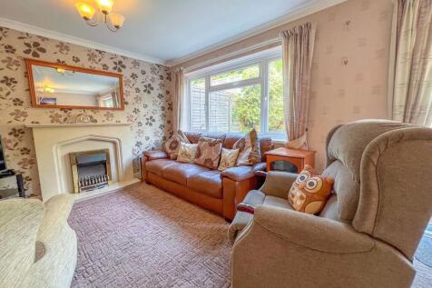 Lincoln Avenue, Nuneaton, CV10 3 bed semi