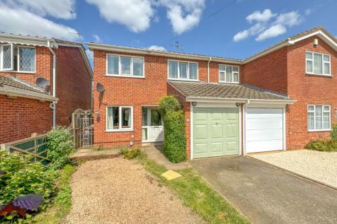 Grasmere Crescent, Nuneaton, CV11 3 bed semi