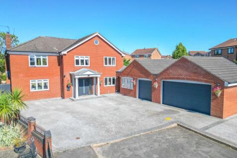4 bedroom detached house for sale