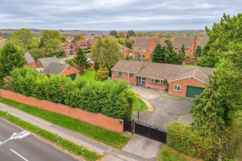 3 bedroom detached bungalow for sale