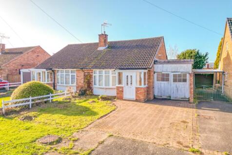 2 bedroom semi-detached bungalow for sale