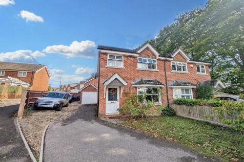 3 bedroom semi-detached house for sale