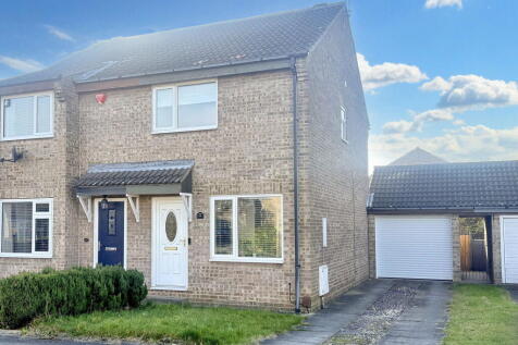 2 bedroom semi-detached house for sale