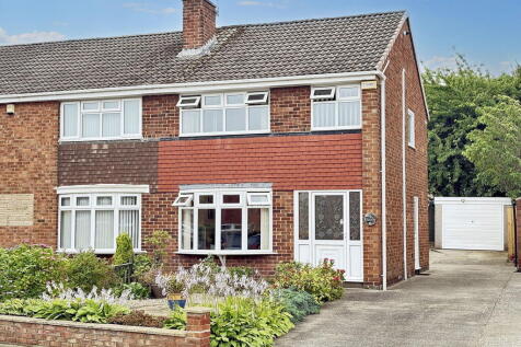 3 bedroom semi-detached house for sale