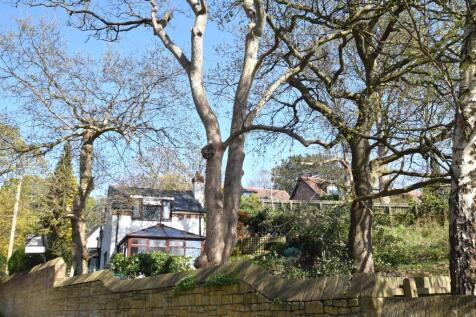 2 bedroom detached house for sale