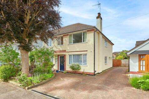 Oakwood Drive, Hertfordshire AL4 4 bed semi