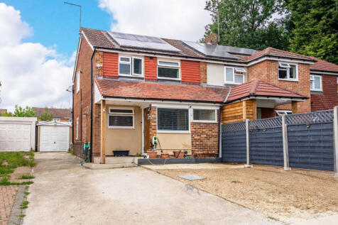 Broomleys, Hertfordshire AL4 3 bed semi