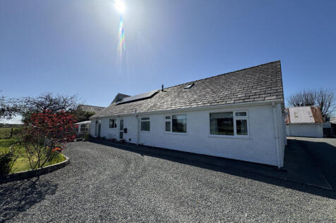 London Road, Holyhead, LL65 4 bed bungalow for sale