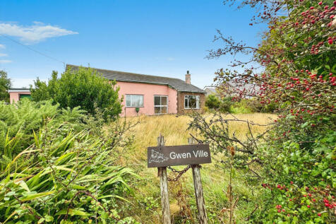 Gorad Road, Valley, Anglesey, LL65 3 bed bungalow for sale