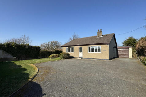 Caergeiliog, Anglesey, LL65 3 bed detached bungalow for sale