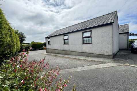 B5110, Brynteg, Anglesey, LL78 3 bed detached bungalow for sale