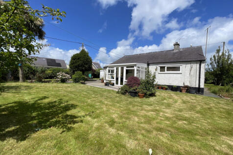 Trigfa Estate, Moelfre, LL72 2 bed detached bungalow for sale