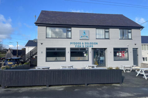 A5108, Moelfre, LL72 3 bed property for sale