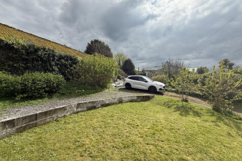 3 bedroom semi-detached bungalow for sale
