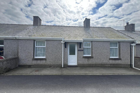 Nebo, Amlwch, Anglesey, LL68 2 bed cottage for sale