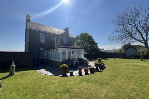 Bodffordd, Llangefni, LL77 5 bed detached house for sale