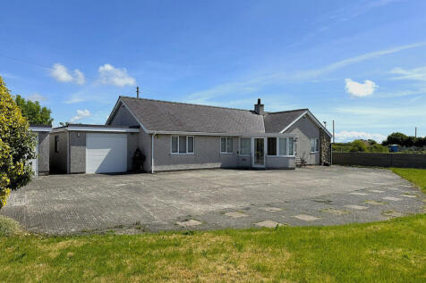Engedi, Holyhead, LL65 3 bed detached bungalow for sale