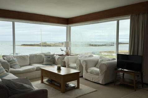 High Street, Rhosneigr, Anglesey, LL64 4 bed detached bungalow for sale