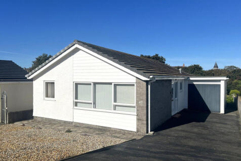 Gwelfor Estate, Cemaes Bay, Anglesey... 2 bed detached bungalow for sale