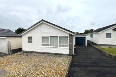 Gwelfor Estate, Cemaes Bay, Anglesey... 2 bed detached bungalow for sale