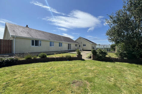 Llanfaelog, Ty Croes, Anglesey, LL63 3 bed detached bungalow for sale