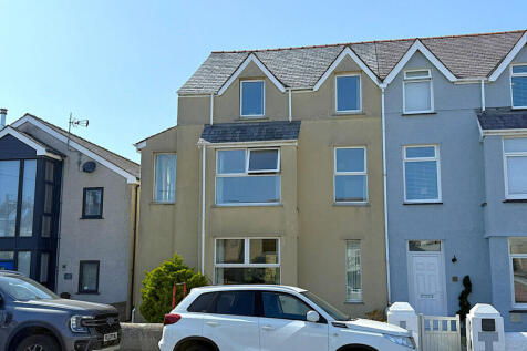 Station Road, Rhosneigr, Anglesey, LL64 6 bed semi