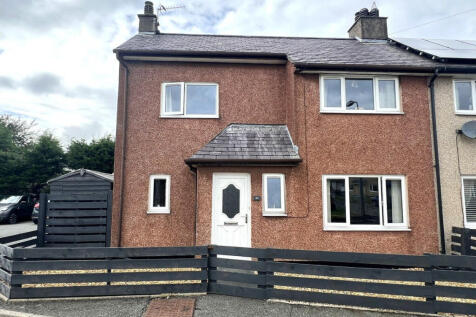 Maes Merddyn, Gaerwen, LL60 2 bed end of terrace house for sale