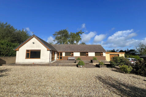 Lon Clai, Pentraeth, Anglesey, LL75 4 bed detached bungalow for sale