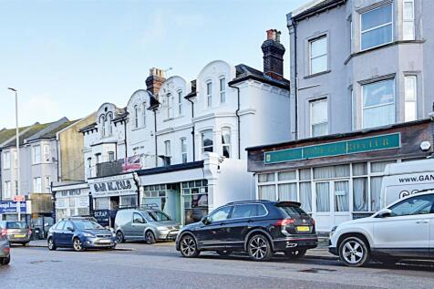 5 bedroom semi-detached house for sale