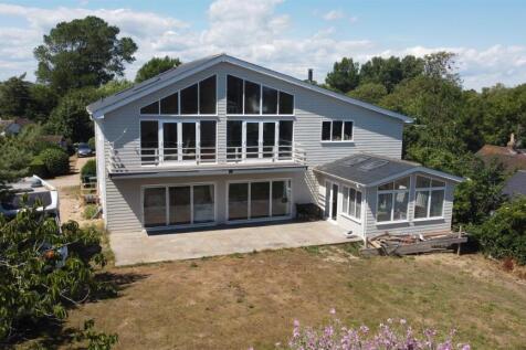 Winchelsea Beach 4 bed detached house for sale