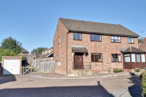 Henley Fields, St. Michaels 3 bed semi