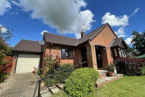 2 bedroom detached bungalow for sale