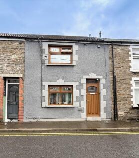 High Street, Treharris CF46 2 bed terraced house for sale