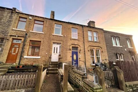 Armitage Road, Milnsbridge... 2 bed terraced house for sale