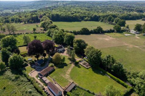 Chestnut Avenue, Westerham, Surrey, TN16 6 bed detached house for sale