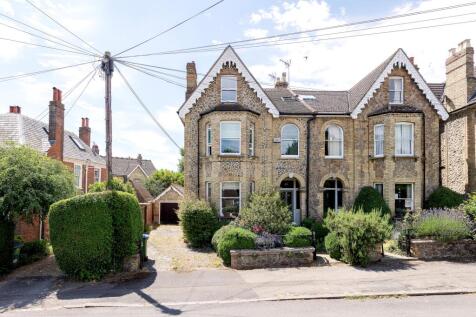 5 bedroom semi-detached house for sale