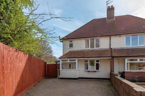 36 Park Avenue, Wombourne, Wolverhampton 3 bed semi