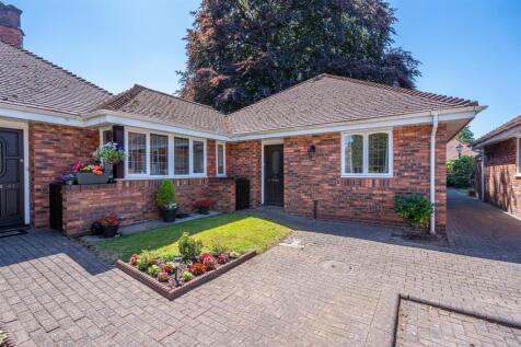 42 Hanover Court, Tettenhall... 2 bed retirement property for sale