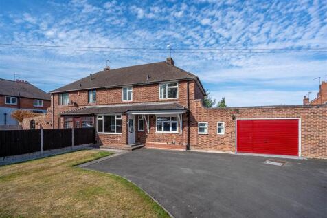 8 Kinfare Drive, Tettenhall Wood... 3 bed semi