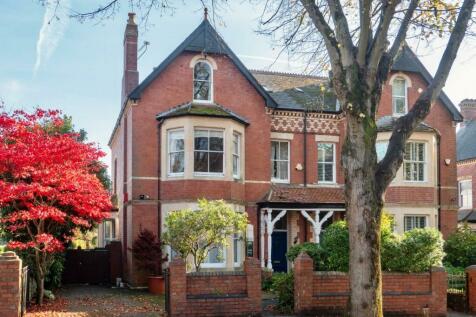 6 bedroom semi-detached house for sale