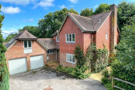 5 bedroom detached house for sale