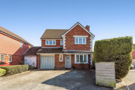 Woodlark Gardens, Petersfield, Hampshire 4 bed detached house for sale