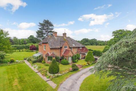 Sussex Road, Petersfield, Hampshire 5 bed detached house for sale