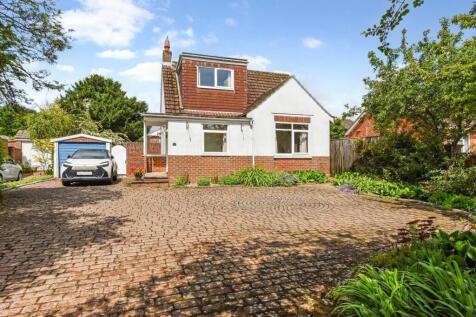 New Road, Clanfield, Hampshire 2 bed bungalow for sale